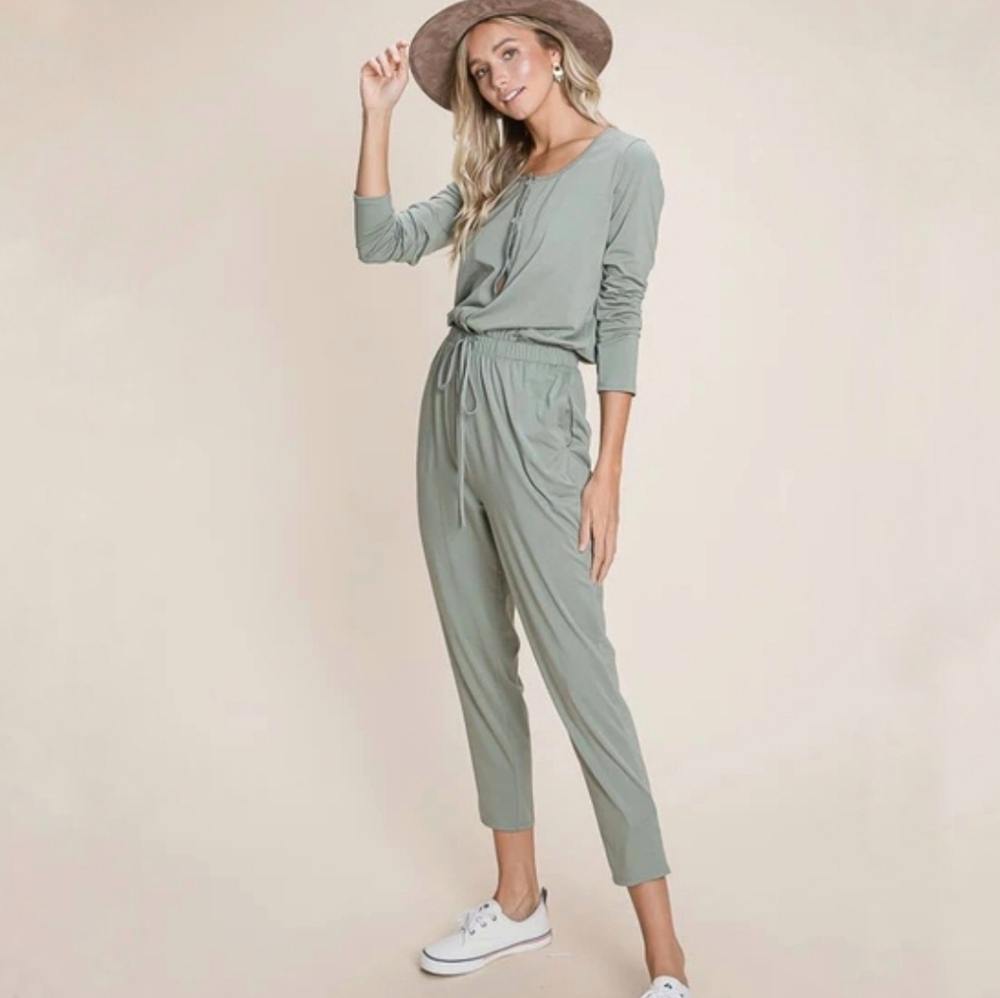 Vanilla Bay Sage Green Long Sleeve Jumpsuit – Size Small